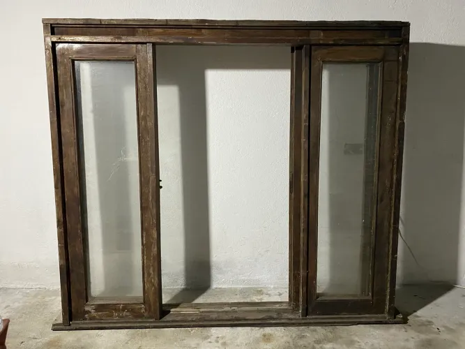 Janela de madeira de lei usada - 158 cm (L) x  140 cm (A)