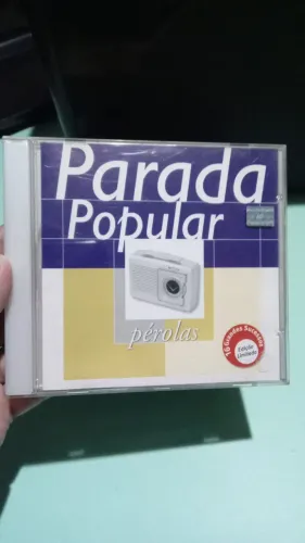 Três CDs originais de música 