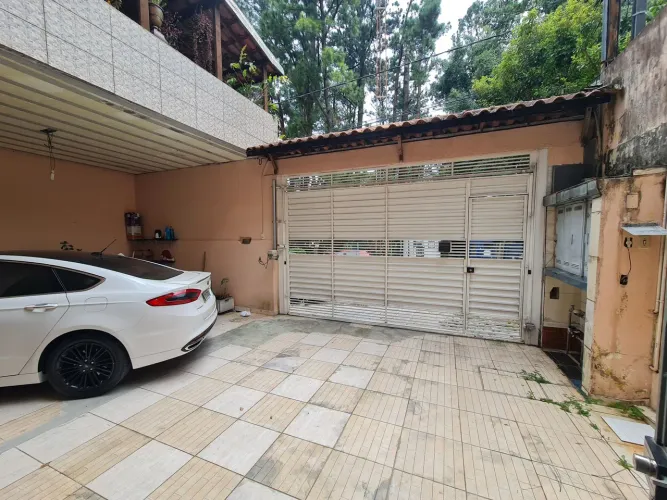 Sobrado com edicula, terreno inteiro