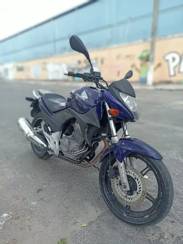Honda CB 300R - Pronta para rodar<br>