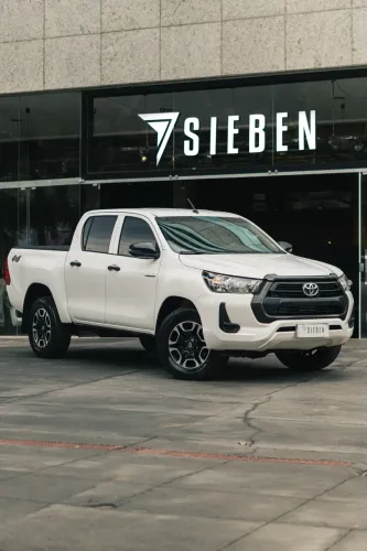 TOYOTA HILUX 2.8 D-4D TURBO DIESEL CD POWER PACK 4X4 MANUAL