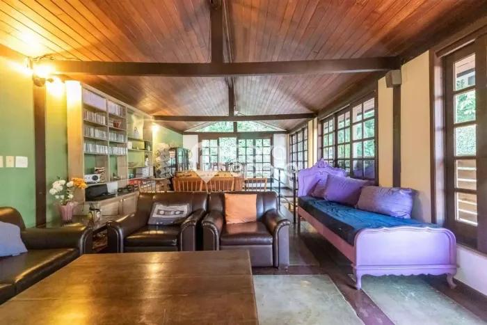 Jardim Botânico | Casa 4 quartos, sendo 4 suites