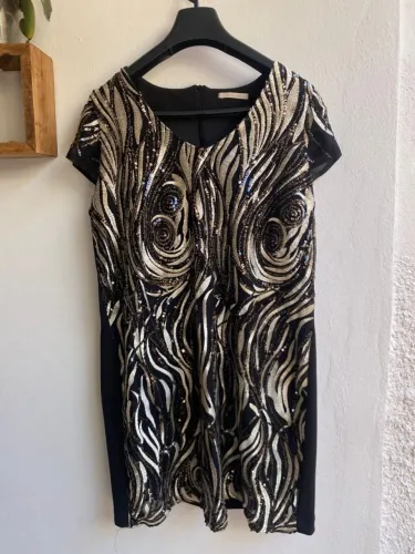 Vestido de festa preto com bordado paetê