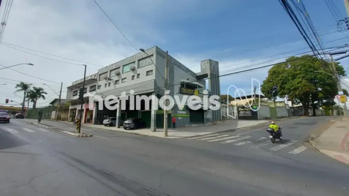 Ponto comercial na avenida principal do Betania com 12 lojas, vagas na porta e estacioname