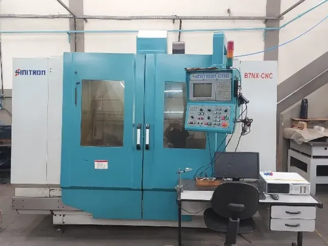 Fresadora CNC SINITRON B7NX ano 2002