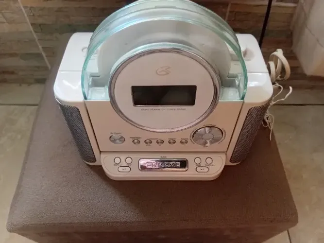 Rádio relógio com CD 