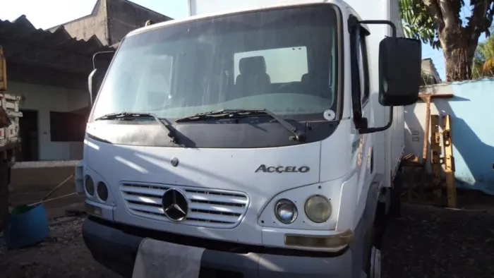 Mercedes Acello 715 c com bau ano 2007/2008 unico dono.