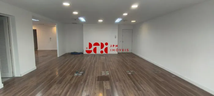 Sala comercial na Berrini - 132m², copa, 04 banheiros, 02 vagas