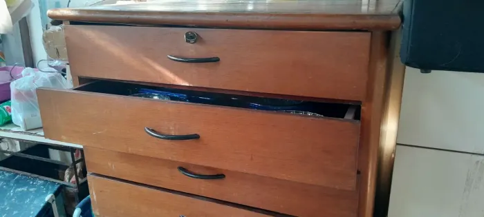 Criado mudo em mogno maciço So hj!!!!!!