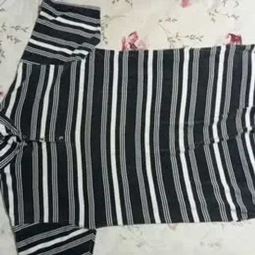 Camiseta Pollo Listrada Preto e Branco Tamanho G