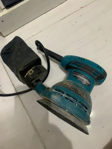 Lixadeira Orbital Makita