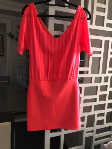 Vestido rosa neon