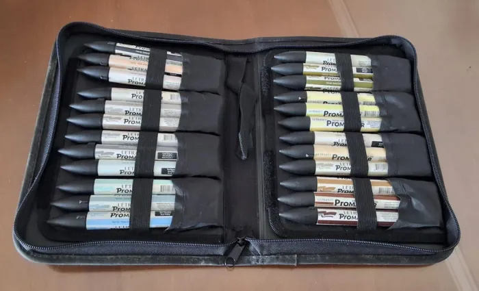 Conjunto de Canetas Letraset Promarker - 24 cores + Estojo Grátis!