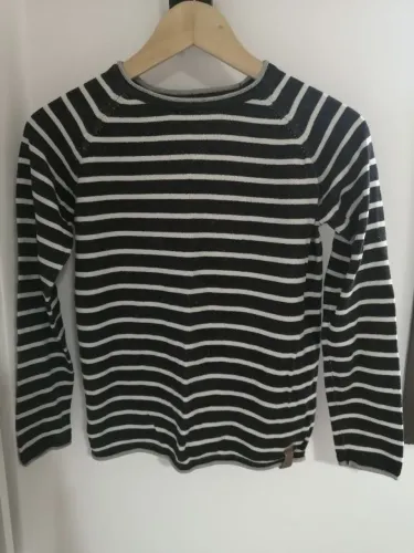 Blusa grossa listrada preta e branca