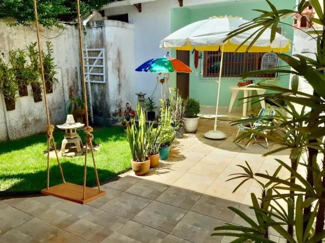 Vendo casa com 244m² na Imbetiba. Para residência ou comércio.