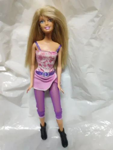 Boneca Barbie da mattel com pernas articuladas (usada) cx45