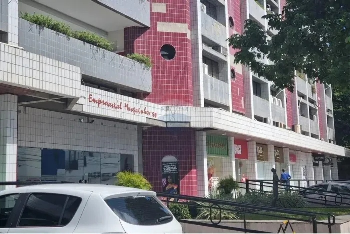 EMPRESARIAL MANGUINHOS - SALA COMERCIAL À VENDA