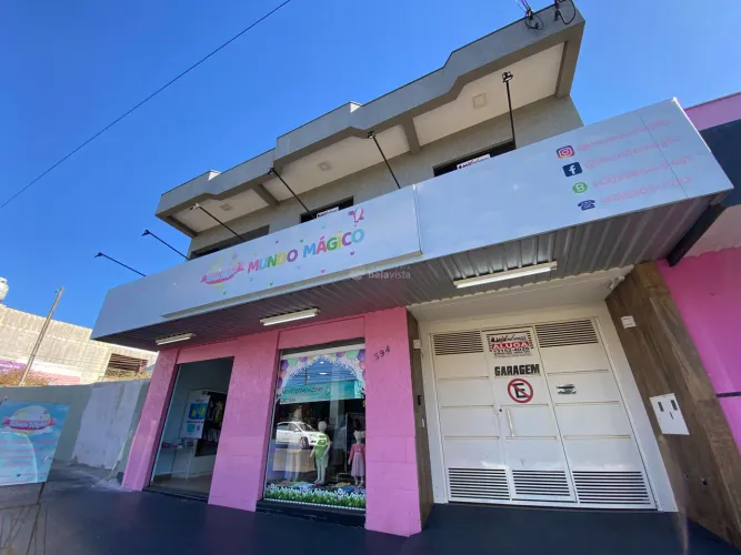 SOBRADO COM SALA COMERCIAL À VENDA NO JARDIM FLAMINGOS EM ARAPONGAS.