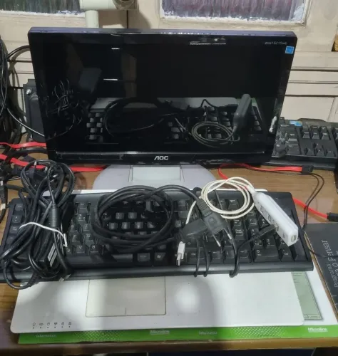 Pc note i3, com teclado, monitor. Brinde Fone gamer. Nao aceito pix.