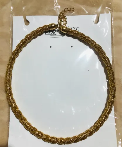 Gargantilha Dourada Trançada - Elegância e Estilo!