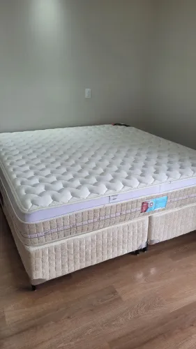 Colchão e box King castor 