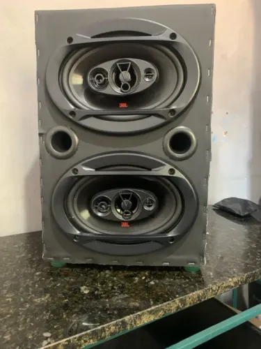 Caixa residencial jbl 6x9 220w