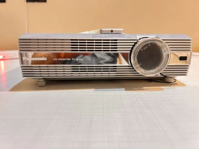 Projetor LCD Panasonic funcionando perfeitamente 