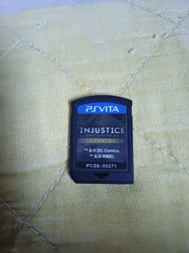 Injustice: Gods Among Us - Ultimate Edition - PS Vita