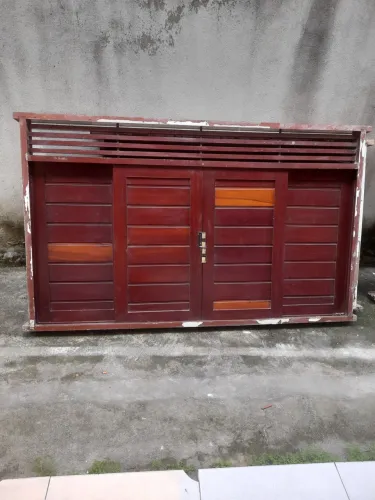 vendo janela jatoba 1.10 altura × 180 largura semi nova interessado fala no zap *