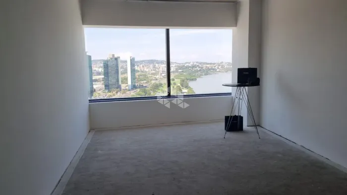 Sala Comercial na A. Padre Cacique Condominio Shopping Pontal