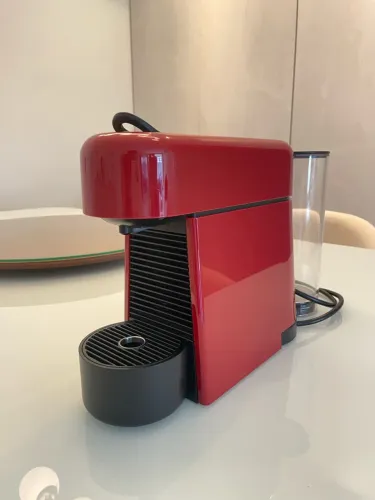 Cafeteira Elétrica NESPRESSO Essenza Plus D45