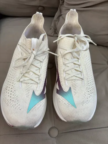 Vendo Tênis de corrida Mizuno Neo Vista 2