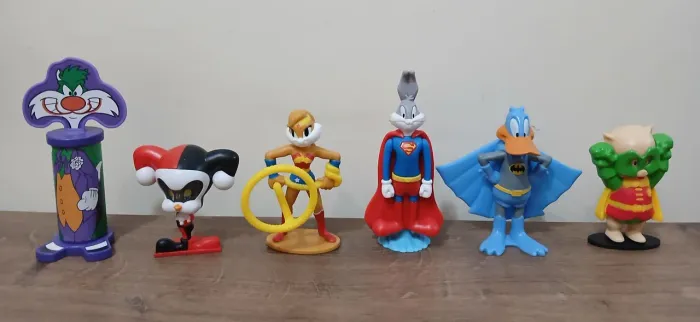 Coleção Burger King Looney Tunes em comemoração aos 100 anos Warner Bros