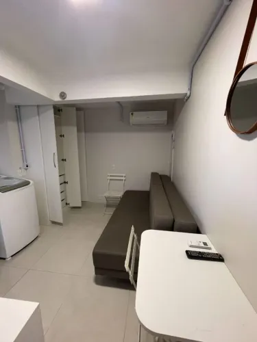 Alugo kitnet mobiliada excelente localização.