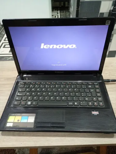 Notebook Lenovo para concerto ou retirar peças