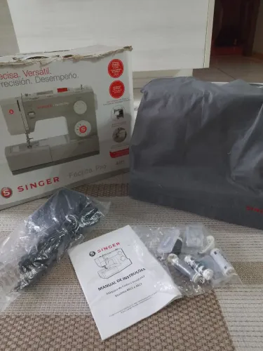 Máquina de costura Singer Facilita pro 4423