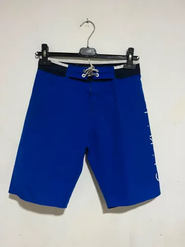 Short infantil Calvin Klein desapego 10 anos