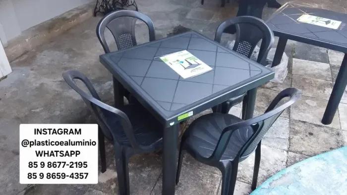 Mesa Desmontável e Cadeira de Plástico   Cadeira de plástico reforçada Latina 