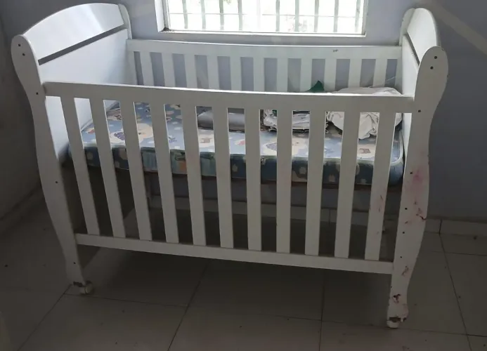 berço americano com colchão sem o ferro para mosquiteiro