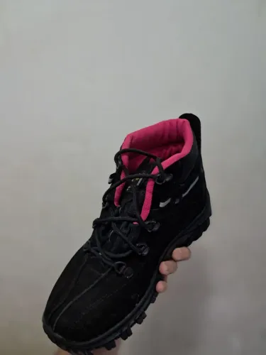Bota de segurança usada apenas uma vez. Em perfeito estado