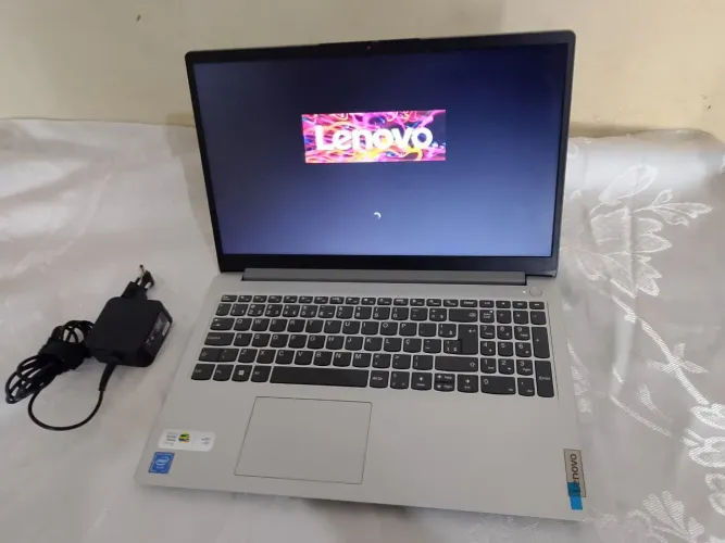 Notebook IdeaPad 3i Ultra Slim Semi novo faço entrega aceito cartão