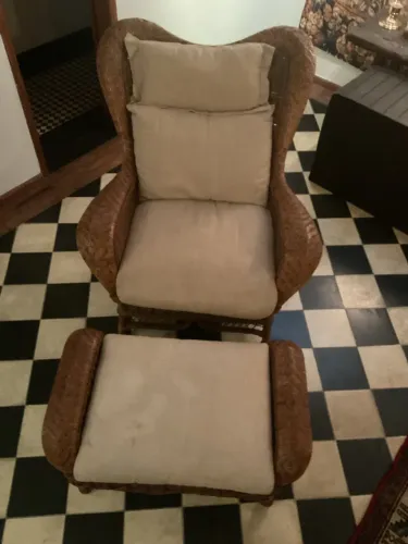 Poltrona em Rattan com banqueta ARTEFACTO