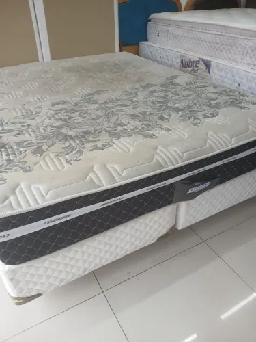 Linda cama queem size de casal ( $$ 700 ) *
