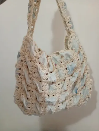 Bolsa grande em crochê e jeans upcycling 360 exclusiva!
