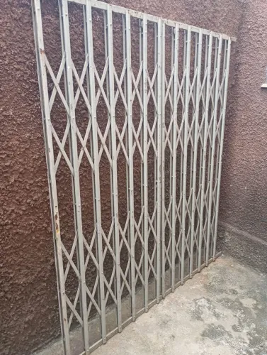 Grade pantográfica (sanfonada) 1,44 X 1,49 (21- *)<br>1,44 de largura x 1,49 altura 
