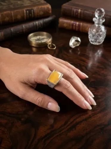 Anel Vintage Prata com Pedra Retangular Âmbar
