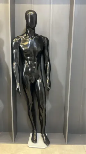MANEQUIM PRETO MASCULINO BOMBADO