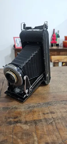 Câmera antiga vintage Kodak de fole da década de 30 funcionando 