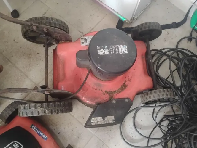 Roçadeira elétrica