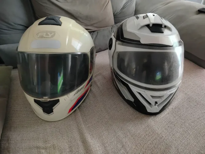 Dois capacetes bons,vendi a moto e não estou usando mais.